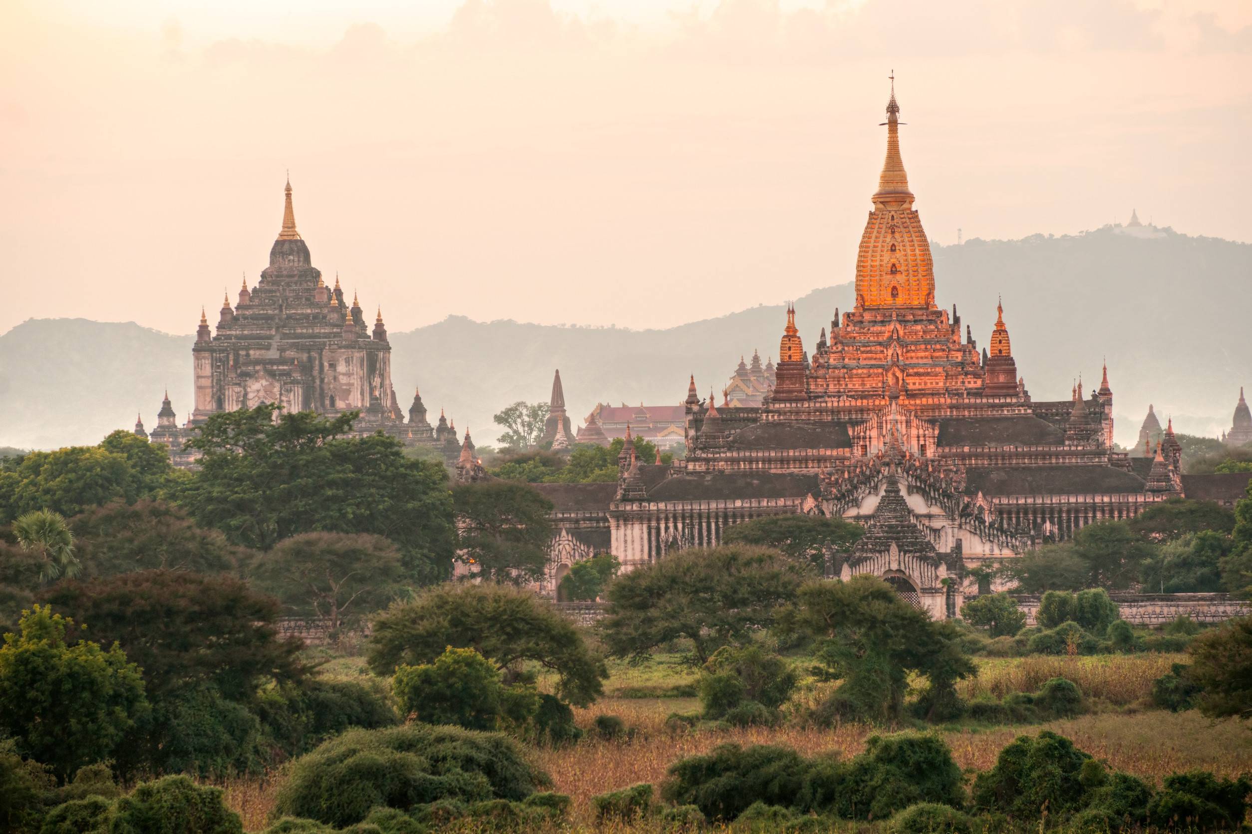 Beautiful Temple Of Bagan After Sunset The Ananda Pahto The Gawdawpalin