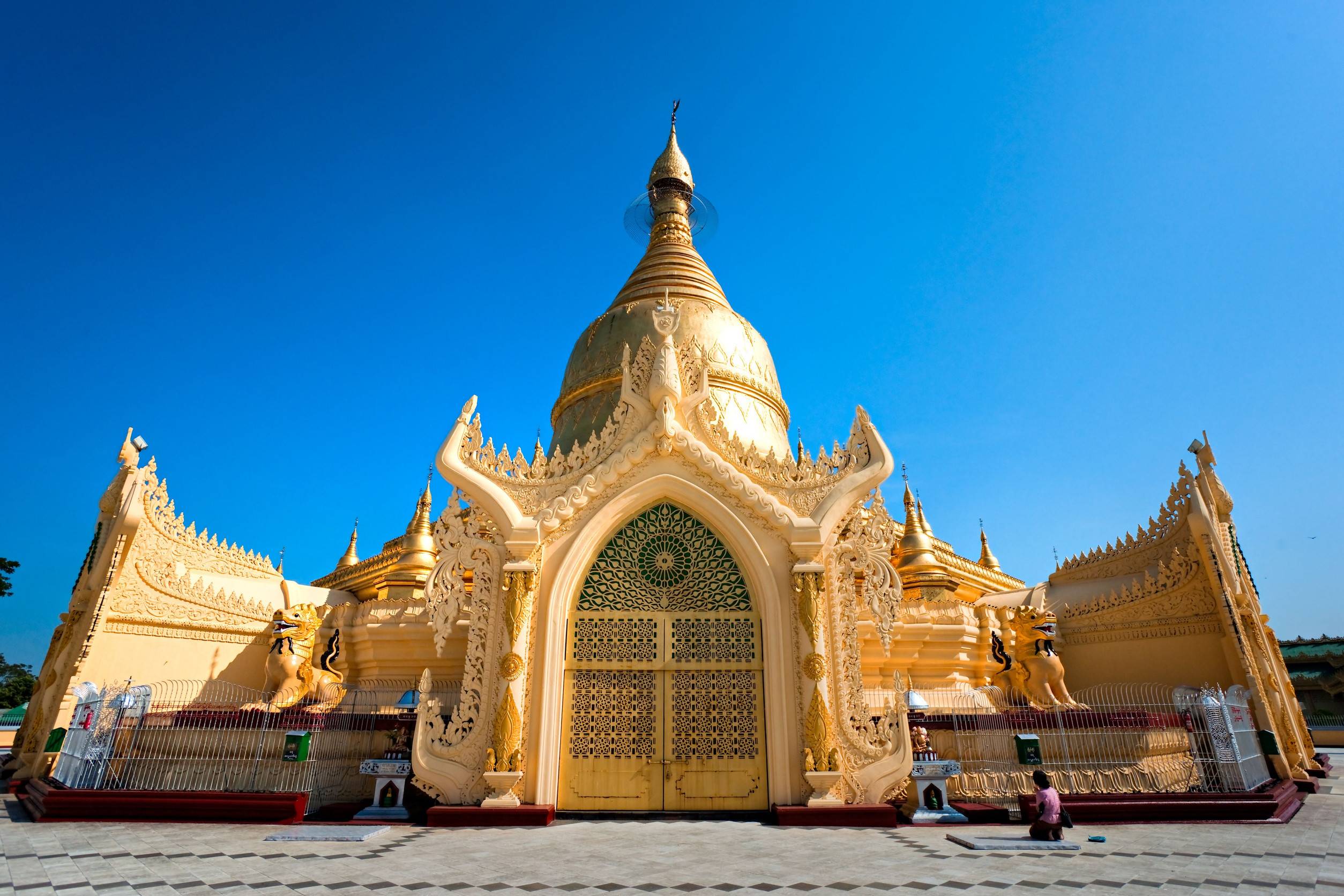 Maha Wizaya Paya Near The Shwedagon Paya Yangoon Myanmar