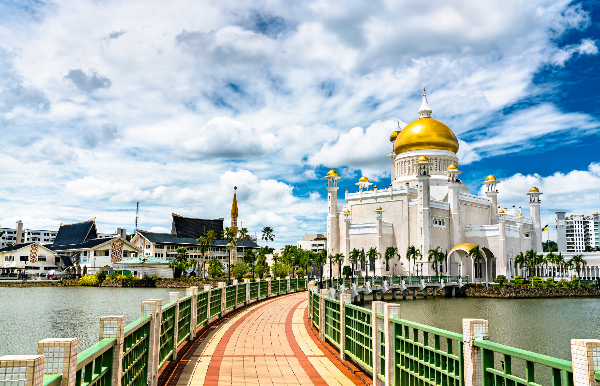 Omar Ali Saifuddien Mosque in Bandar Seri Begawan, Brunei